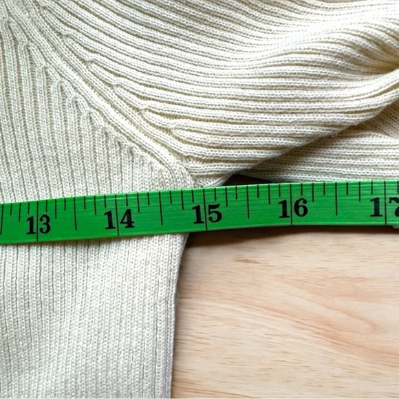 PEACH Two Tone Lightweight Olive Green & Cream Long Sleeve Cropped Sweater - XS - Picture 7 of 10